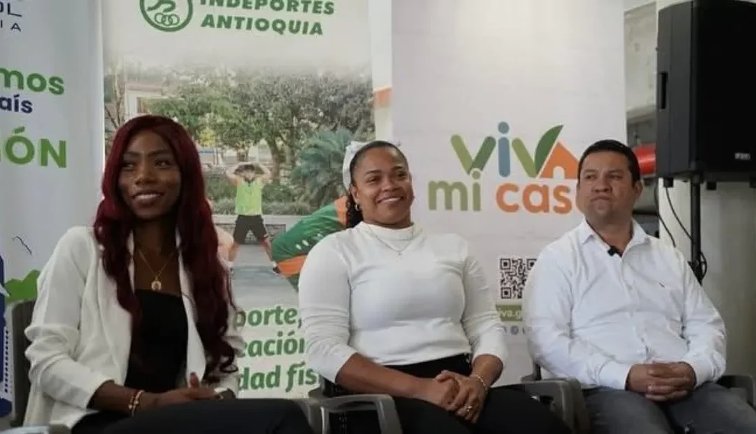 Gobernación de Antioquia entregó viviendas a dos medallistas olímpicas